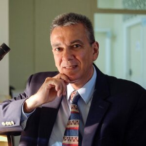 Dr. Carlos Roxo